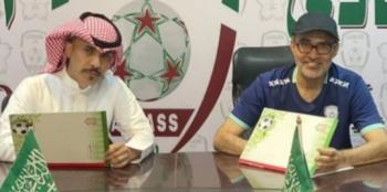 الخلود يلغي عقد مدربه ويستعين بالسبيعي