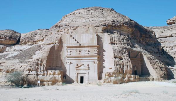 «العلا»..
مستودع عجائب الطبيعة وحضارات التاريخ