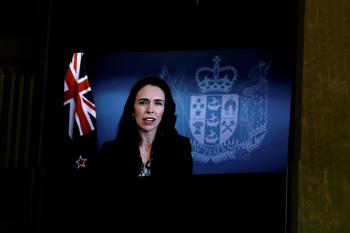 رئيسة وزراء نيوزيلندا تواصل مؤتمرا مباشرا رغم وقوع زلزال