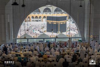 أجواء إيمانية آمنة في أول جمعة بعد رفع الطاقة الاستيعابية بالحرم