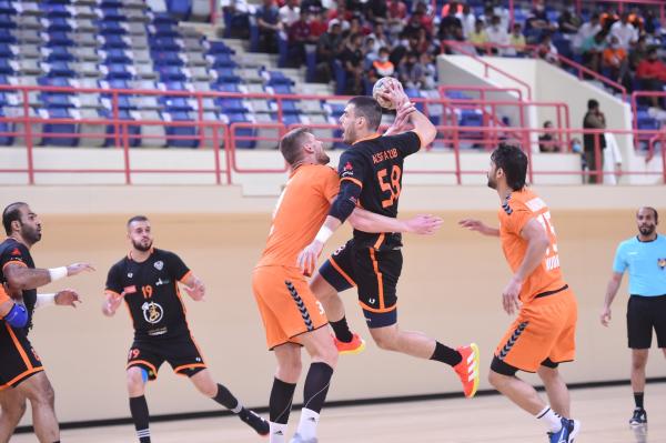الخليج يتغنى بالصدارة .. ومضر يعبر الصفا في لقاء القمة