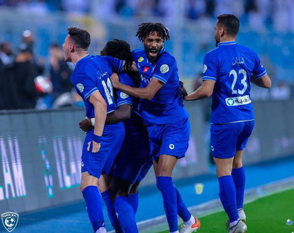الهلال يحبط مفاجأة الرائد في الرمق الأخير
