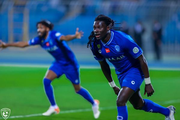 الهلال يحبط مفاجأة الرائد في الرمق الأخير
