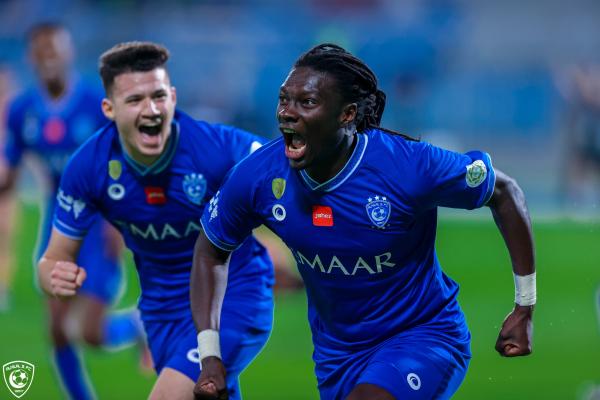 الهلال يحبط مفاجأة الرائد في الرمق الأخير