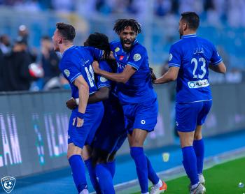 الهلال يحبط مفاجأة الرائد في الرمق الأخير