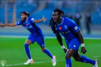 الهلال يحبط مفاجأة الرائد في الرمق الأخير