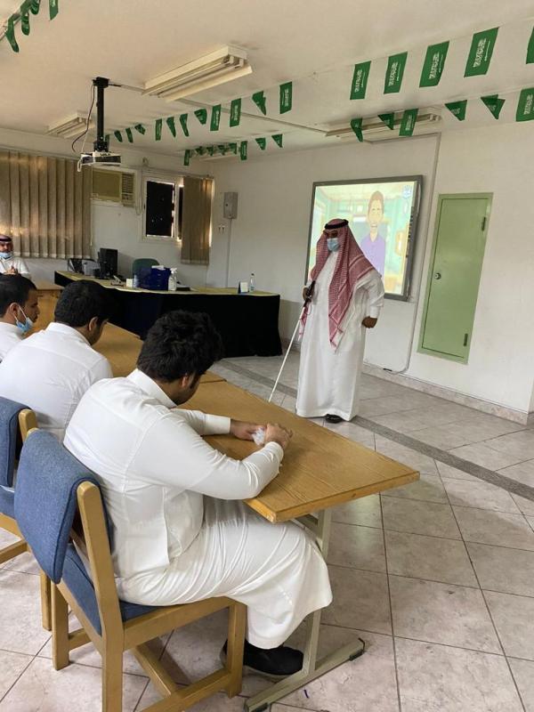 16 برنامجا تعليميا لطلاب الإعاقة البصرية