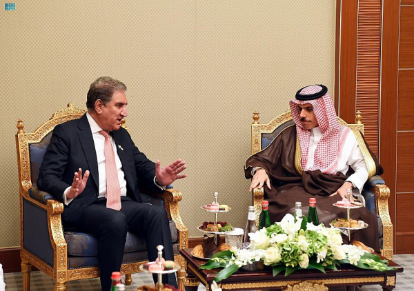 وزير الخارجية يستقبل نظيره الباكستاني