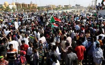 السودان.. توتر مستمر.. ومبعوث واشنطن يجتمع بالزعماء والقادة