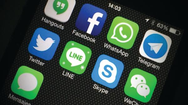 التسجيل في برامج التراسل الفوري بـ«الجواز»