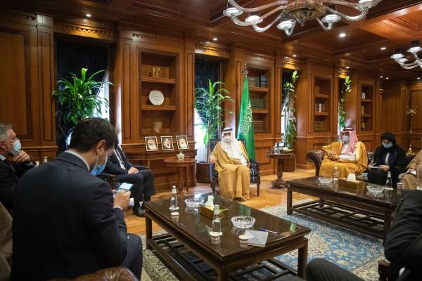 المملكة تستعرض جهودها في إحلال السلام بالمنطقة 