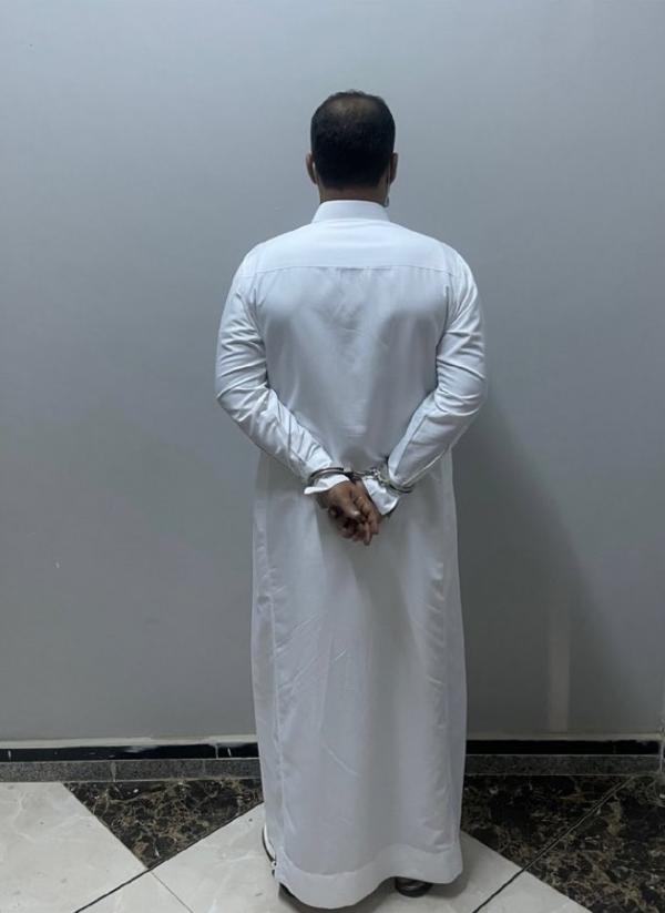 إحالة المعتدي على عامل بمحل تجاري للنيابة