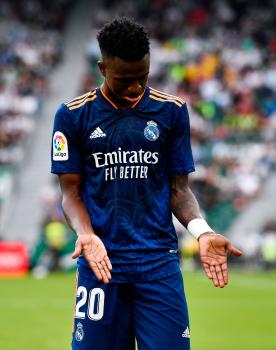ثنائية فينيسيوس تصعد بريال مدريد لصدارة الدوري الإسباني