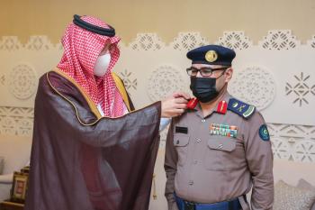 نائب أمير الشرقية يقلد اللواء المالكي رتبة لواء