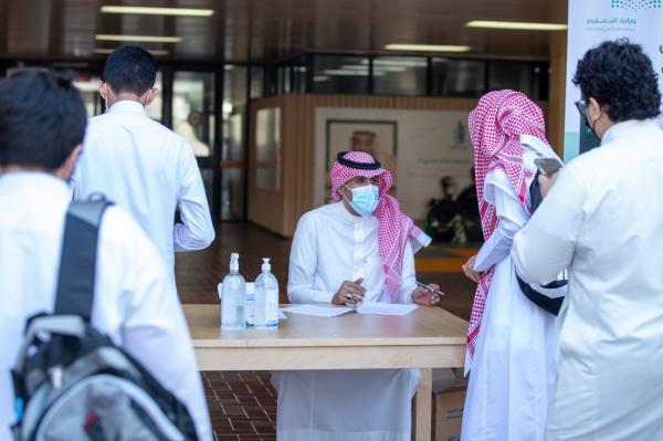 توكلنا.. «جدل الخصوصية» بين أولياء الأمور والمدارس