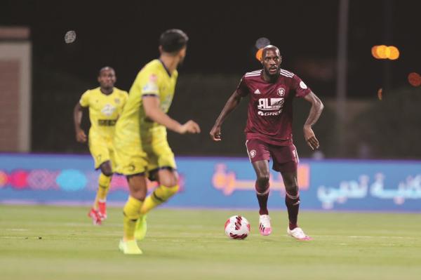 الهلال وضمك.. اختبار الصدارة