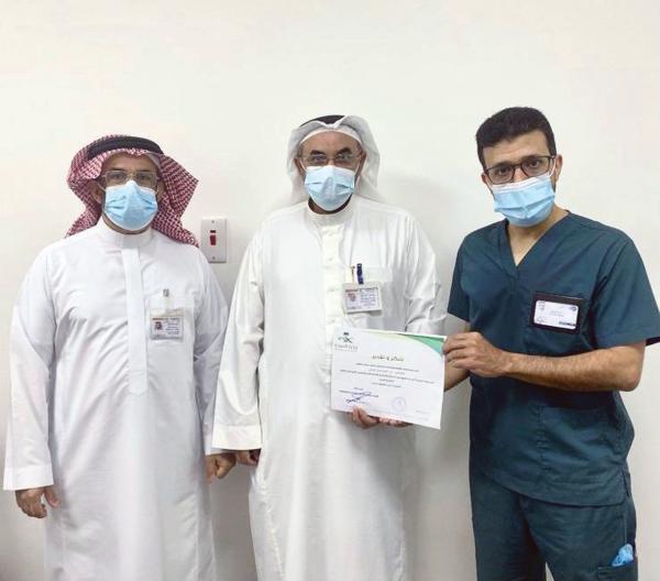 «الأشعة» تكرم الأخصائي العوض