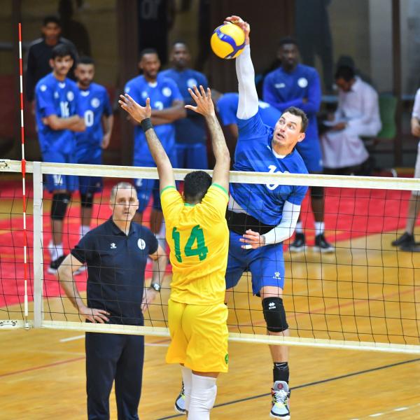 الهلال وضمك.. تأمين صدارة الطائرة!