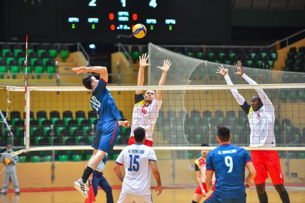 الهلال وضمك.. تأمين صدارة الطائرة!
