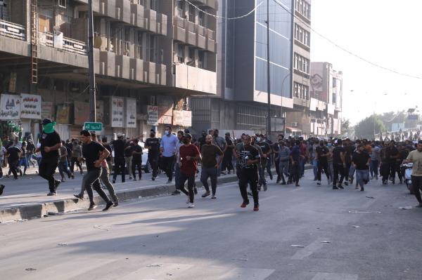 أنصار الأحزاب الخاسرة يشتبكون مع الشرطة خلال مظاهرات ببغداد