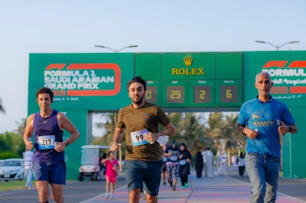 وزير الرياضة يشارك في مبادرة «كات ووك»