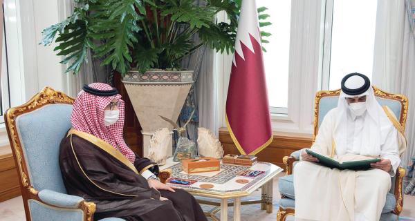 ولي العهد يبعث رسالة لأمير قطر