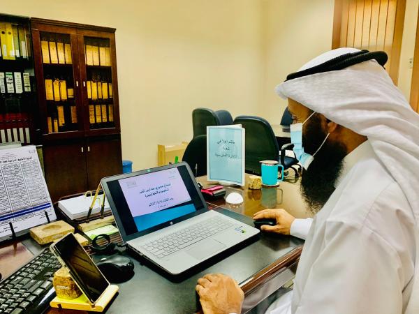مدراء المدارس يناقشون الاستعداد للاختبارات