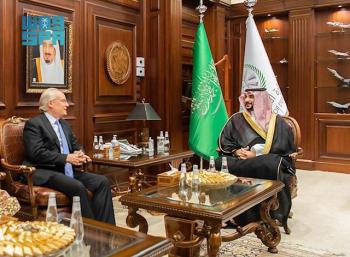 نائب وزير الدفاع يبحث المستجدات مع المبعوث الأمريكي لليمن