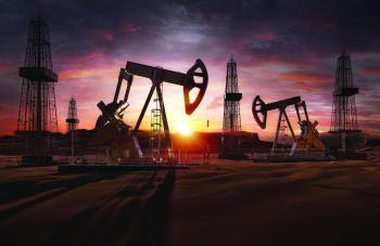 النفط يتراجع مع ارتفاع العملة الأمريكية