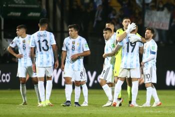 هدف دي ماريا المبكر يمنح الأرجنتين الفوز في أوروجواي