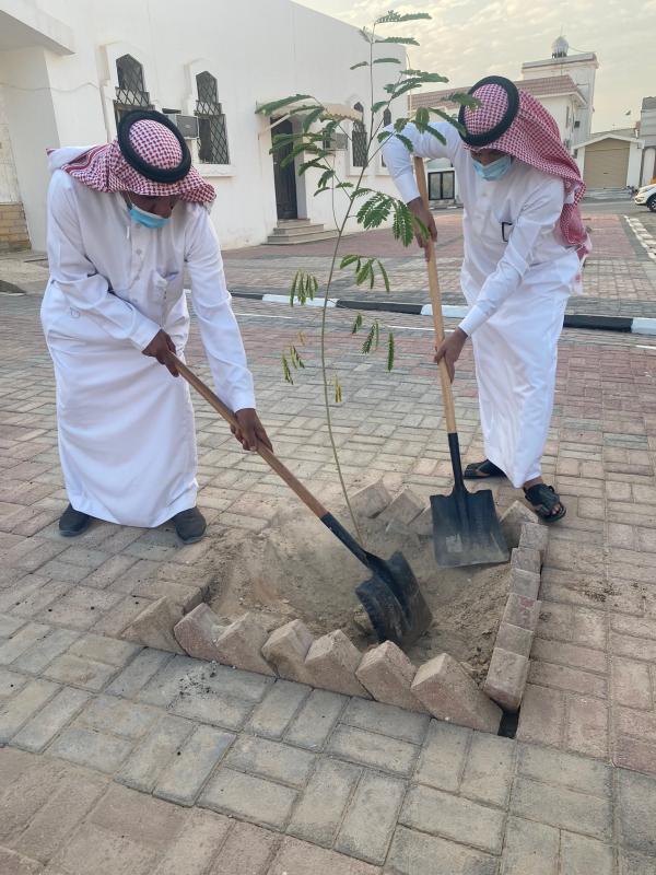 تشجير جوامع ومقابر قرية العليا