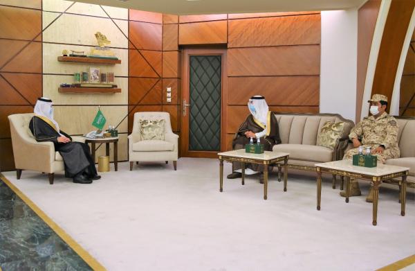 أمير الشرقية يستقبل أمير الفوج الحادي عشر