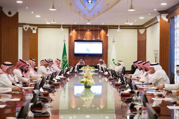 فرص ومحفزات الاستثمار الرقمي على طاولة غرفة القصيم
