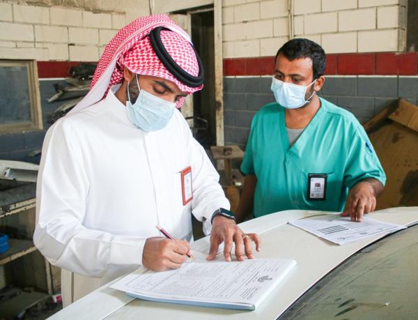إغلاق منشأتين مخالفتين في «خضرية الدمام»