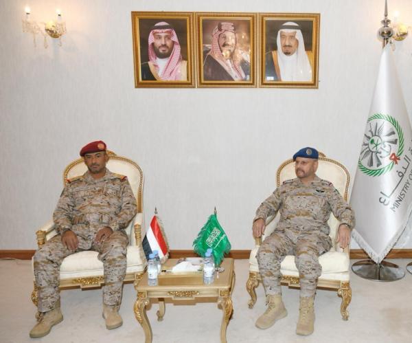 «رئيس الأركان» يستعرض العلاقات الثنائية مع نظيره اليمني