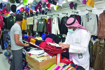 20 جهة حكومية تكشف 31 مخالفة «تستر تجاري» بالخبر