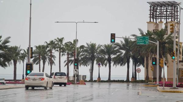 أمطار رعدية على الجبيل والنعيرية حتى الـواحدة ظهرًأ