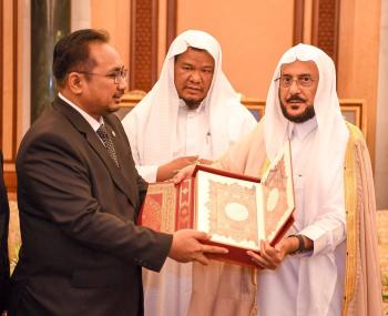 وزير الشؤون الإسلامية يعقد جلسة مباحثات مع نظيره الإندونيسي