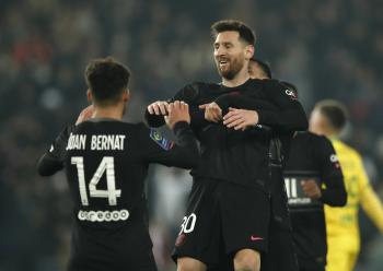 ميسى يحرز هدفه الأول في الدوري الفرنسي
