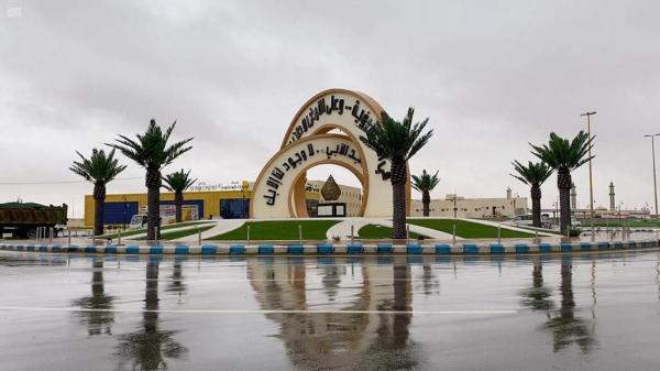 الأمطار تزيّن سماء طريف