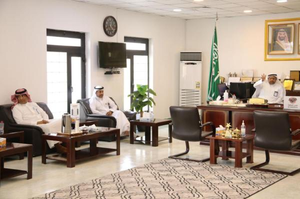 «إشراف الفروع الإيوائية» يكرم مدير التأهيل الشامل بالأحساء
