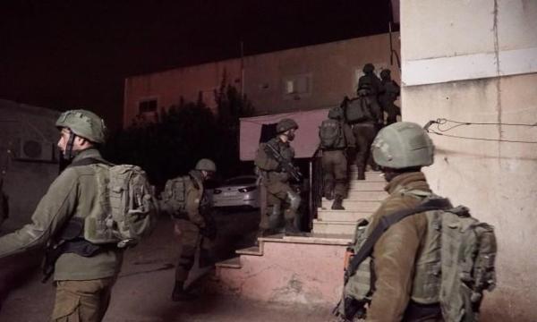 الاحتلال يعتقل فلسطينيين شمال طولكرم