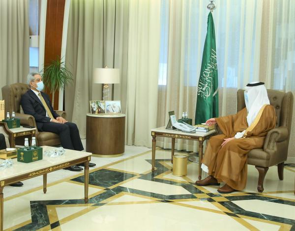 أمير الشرقية يبحث العلاقات مع سفير العراق