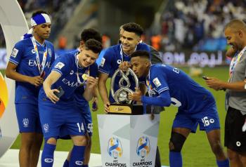 وزير الرياضة يهنئ الهلال بـ«الثامنة»