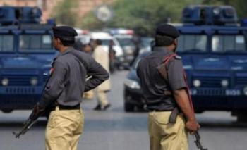 مقتل اثنين من الشرطة الباكستانية في تبادل إطلاق النار مع إرهابيين