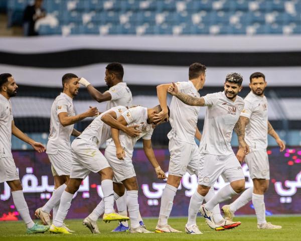 الليث يعتلي الصدارة بثلاثية الرائد