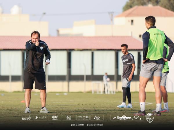 سييرا يحفز لاعبيه قبل مواجهة الاتحاد