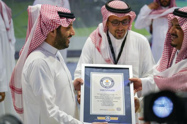 «جينيس» لأكبر «فورمولا 1»معرض الرياض للسيارات..