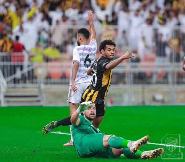 الاتحاد يسترد الصدارة