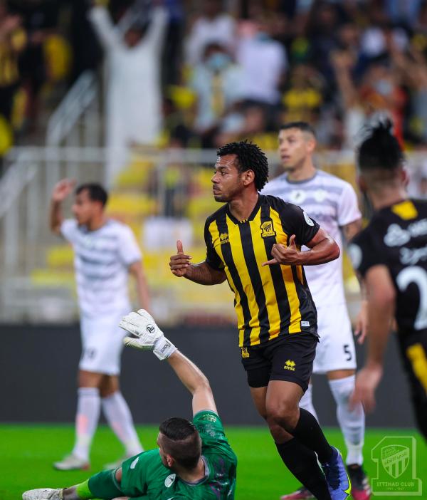 الاتحاد يسترد الصدارة